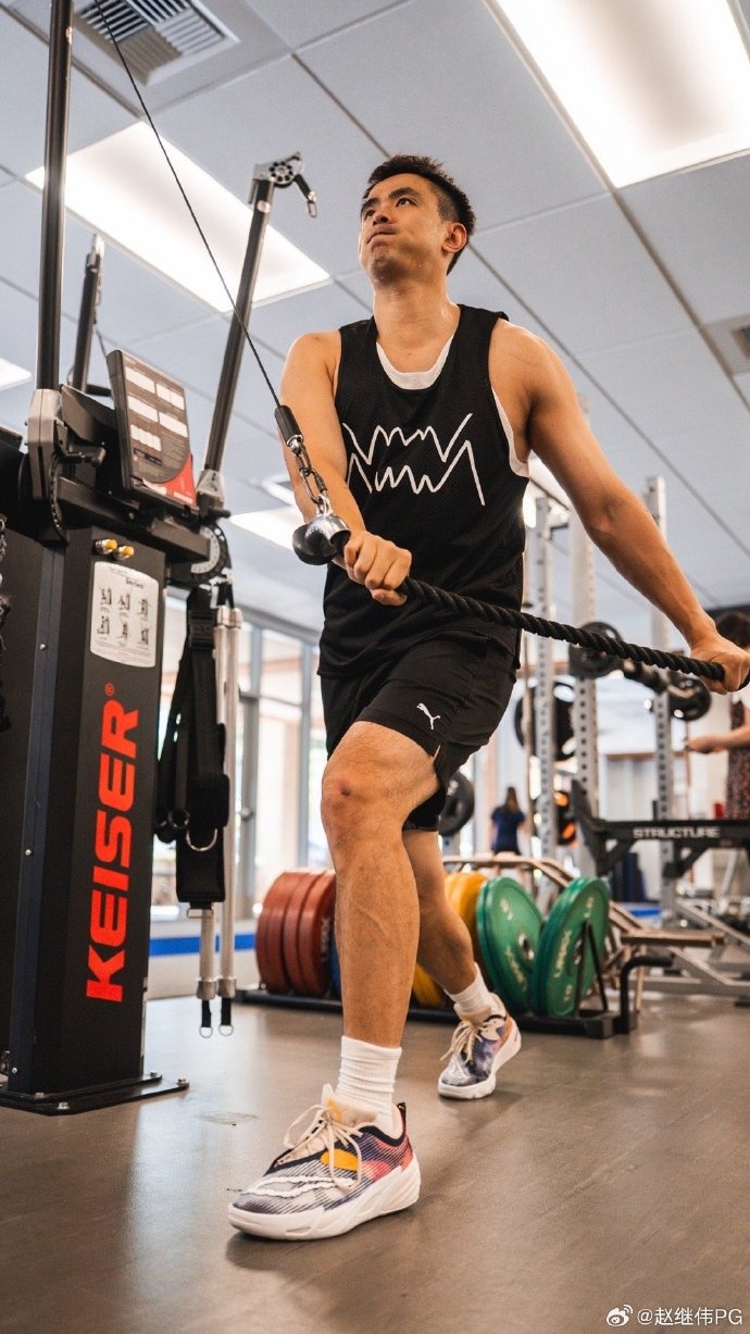 赵继伟社交媒体发布近期照片:提及错过与科比会面机会 强调珍视此刻